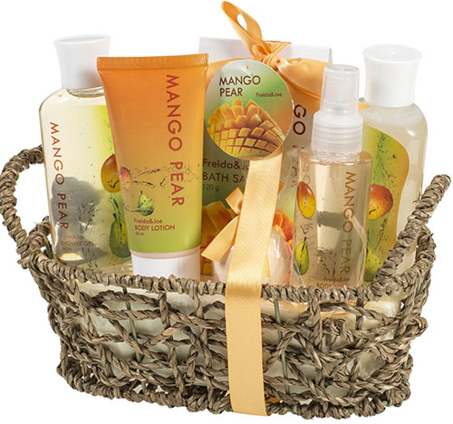 9. Mango Pear Spa Gift Set