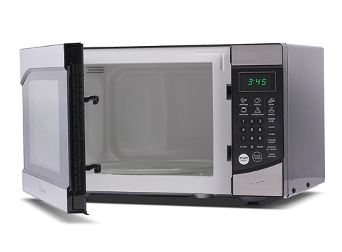 7. Westinghouse WM009 900 Watt Counter Top Microwave Oven 