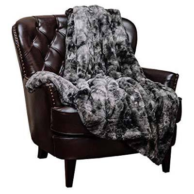 2. Chanasya 50x65’’ Fuzzy Faux Fur Luxurious Blanket